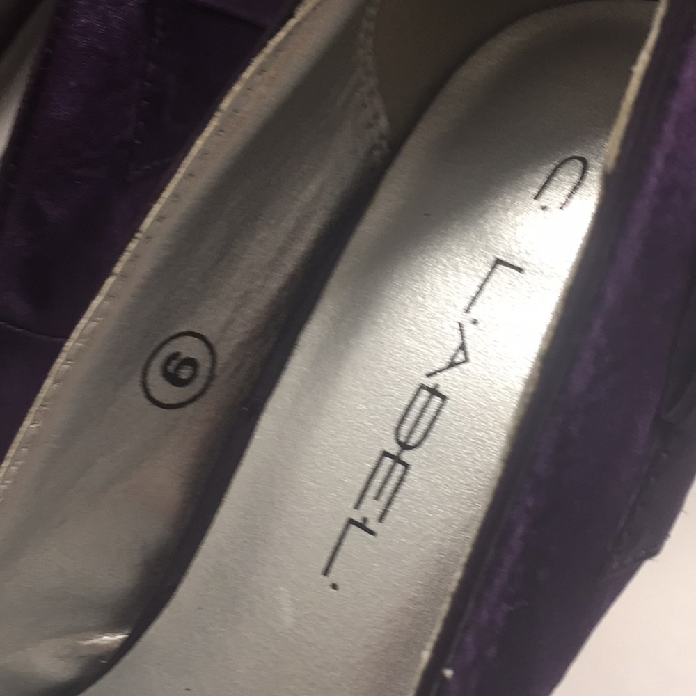 Shoes - Picture 3 of 4